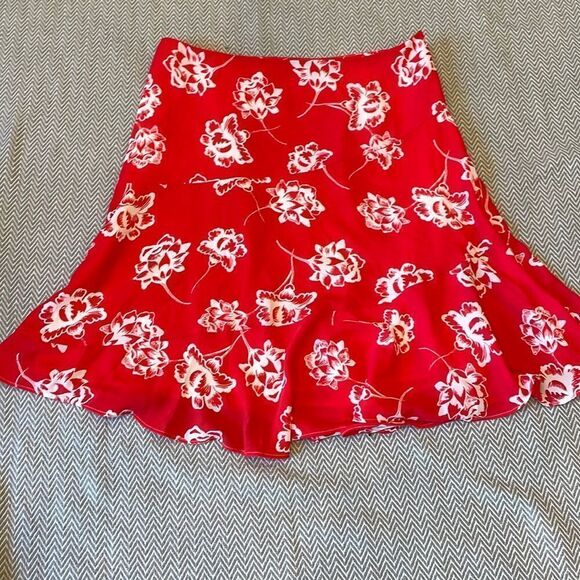Ann Taylor Floral Circle Skirt Woman’s Size 6 P - Picture 1 of 3